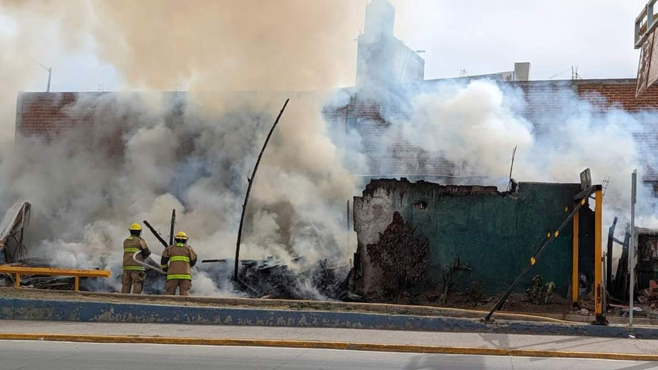 Incendio Consume Toda Una Casa De Madera N